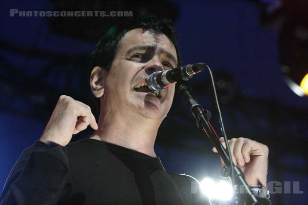 THE WEDDING PRESENT - 2005-08-12 - SAINT MALO - Fort de St Pere - 